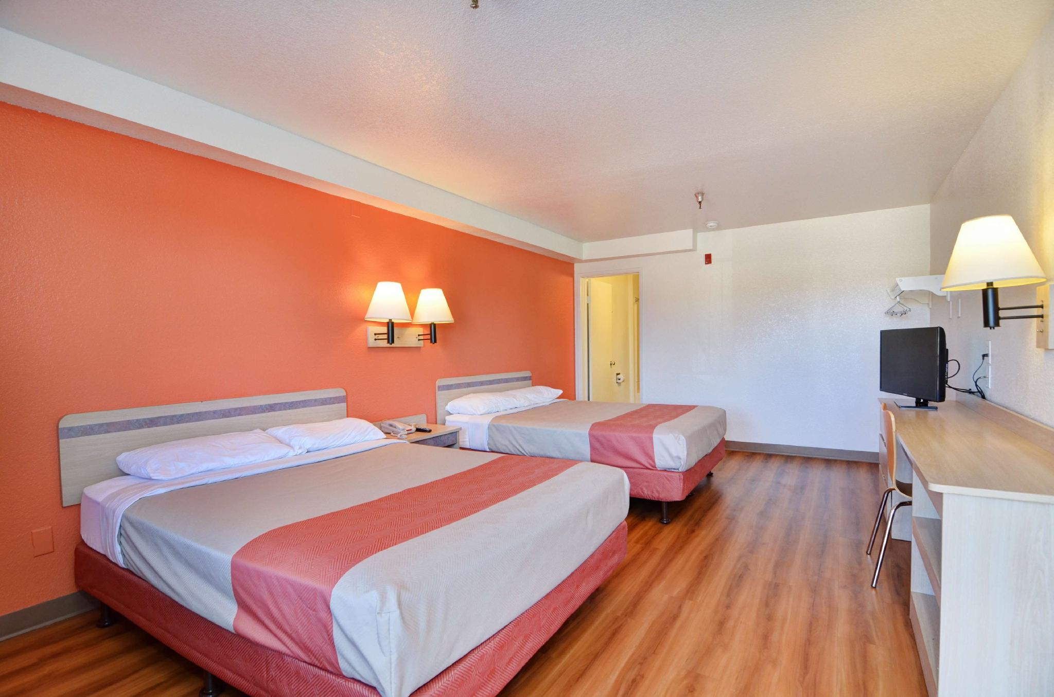 2 Full Beds - ADA/Tub/Mini Fridge
