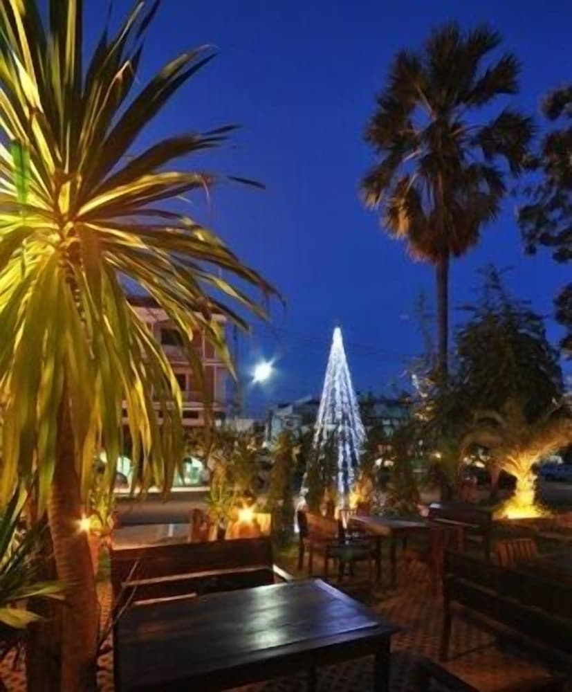 Royal Diamond Hotel 49/55