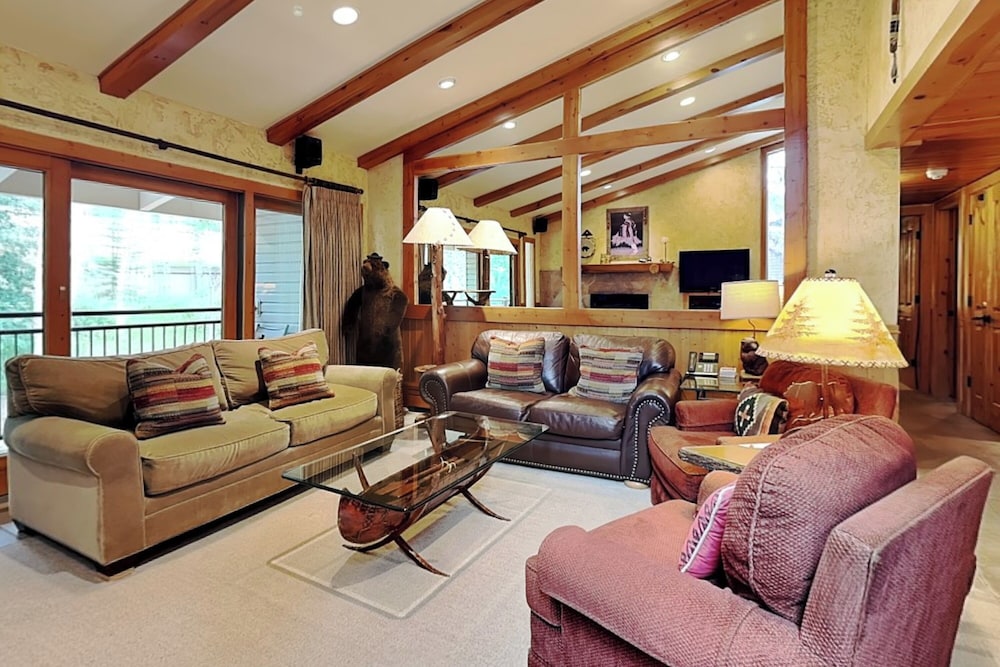 Timberline Condominiums 58/81