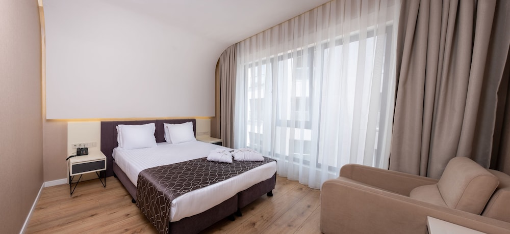 Elm Suite Hotel 13/41