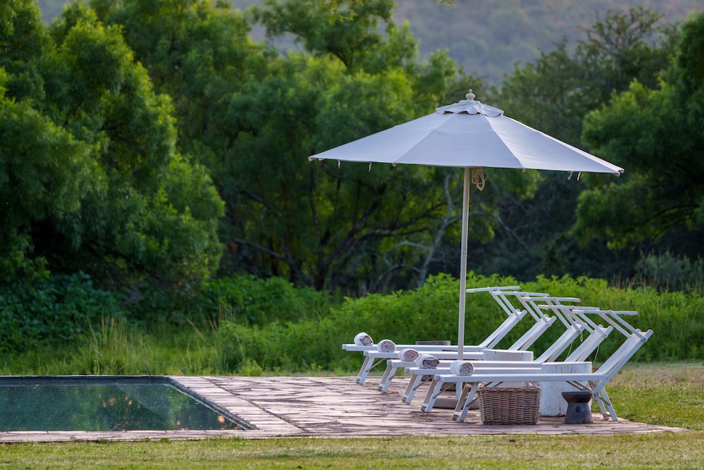 Zebras Crossing Private Game Lodge 23/27