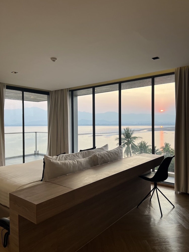 M2 Hotel Waterside 14/24