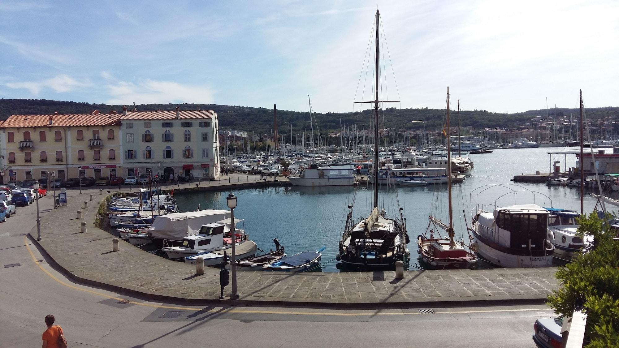 Marina 27/37