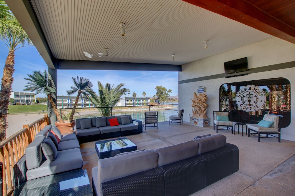 The Nautical Beachfront Resort 12/70