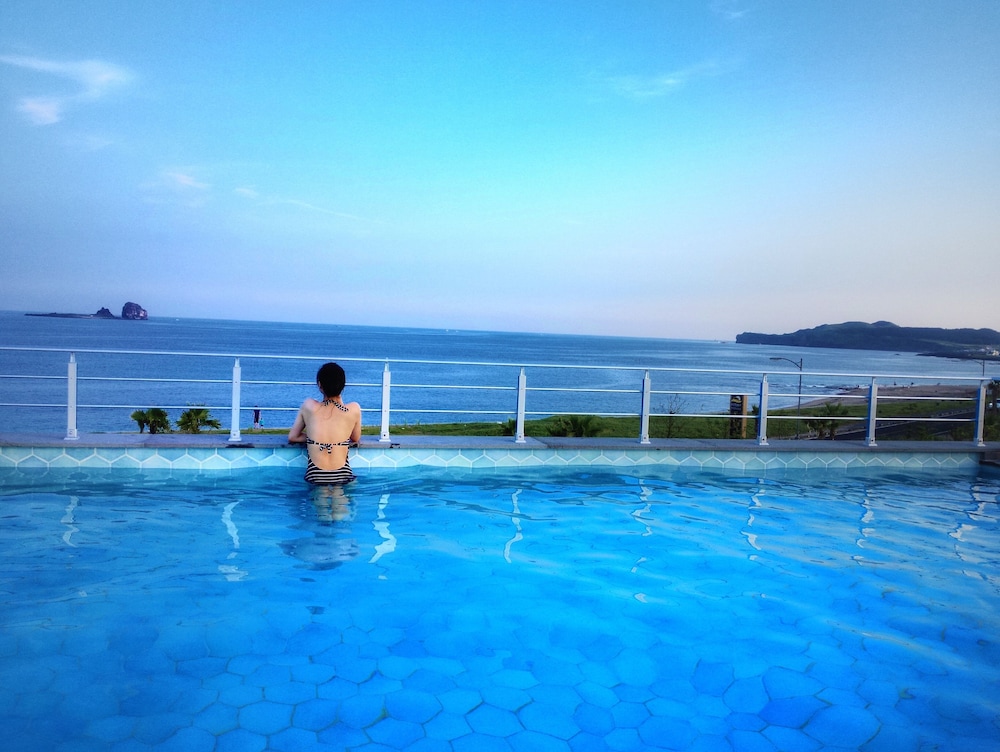 Sun And Moon Resort 71/100