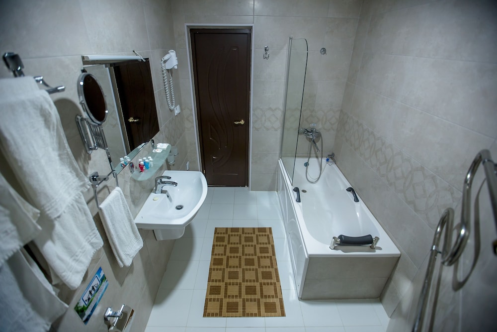 Arkanchi Hotel 47/48