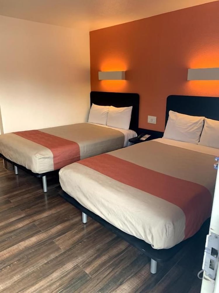 Motel6 Fremont, CA - South 22/57