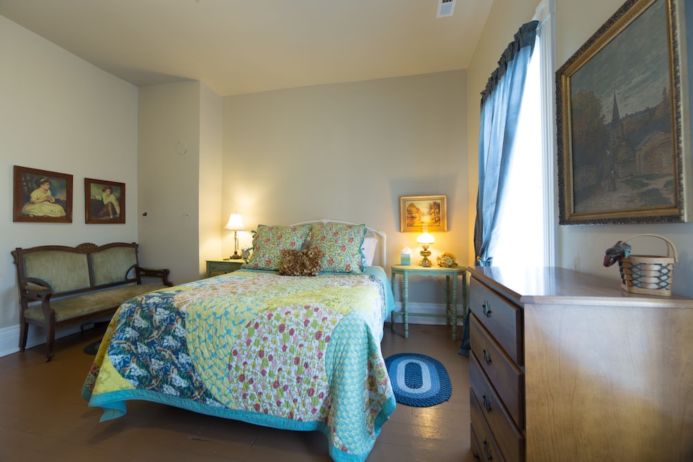 Grand Victorian Inn 10/32