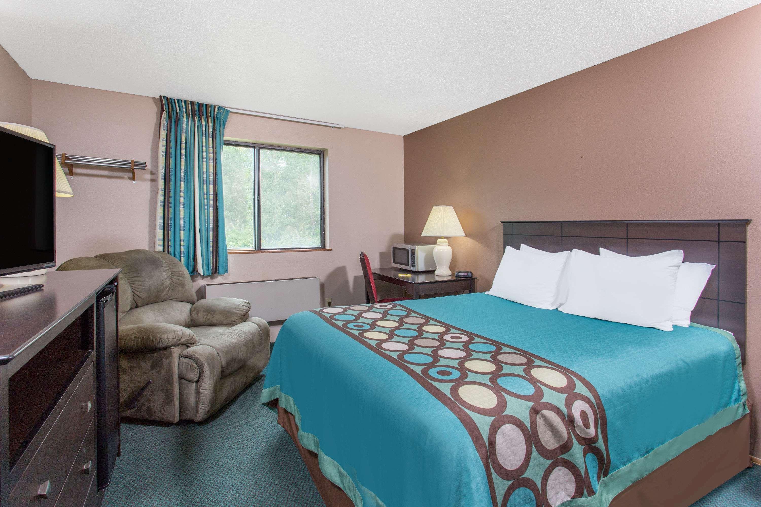 Room, Queen Bed