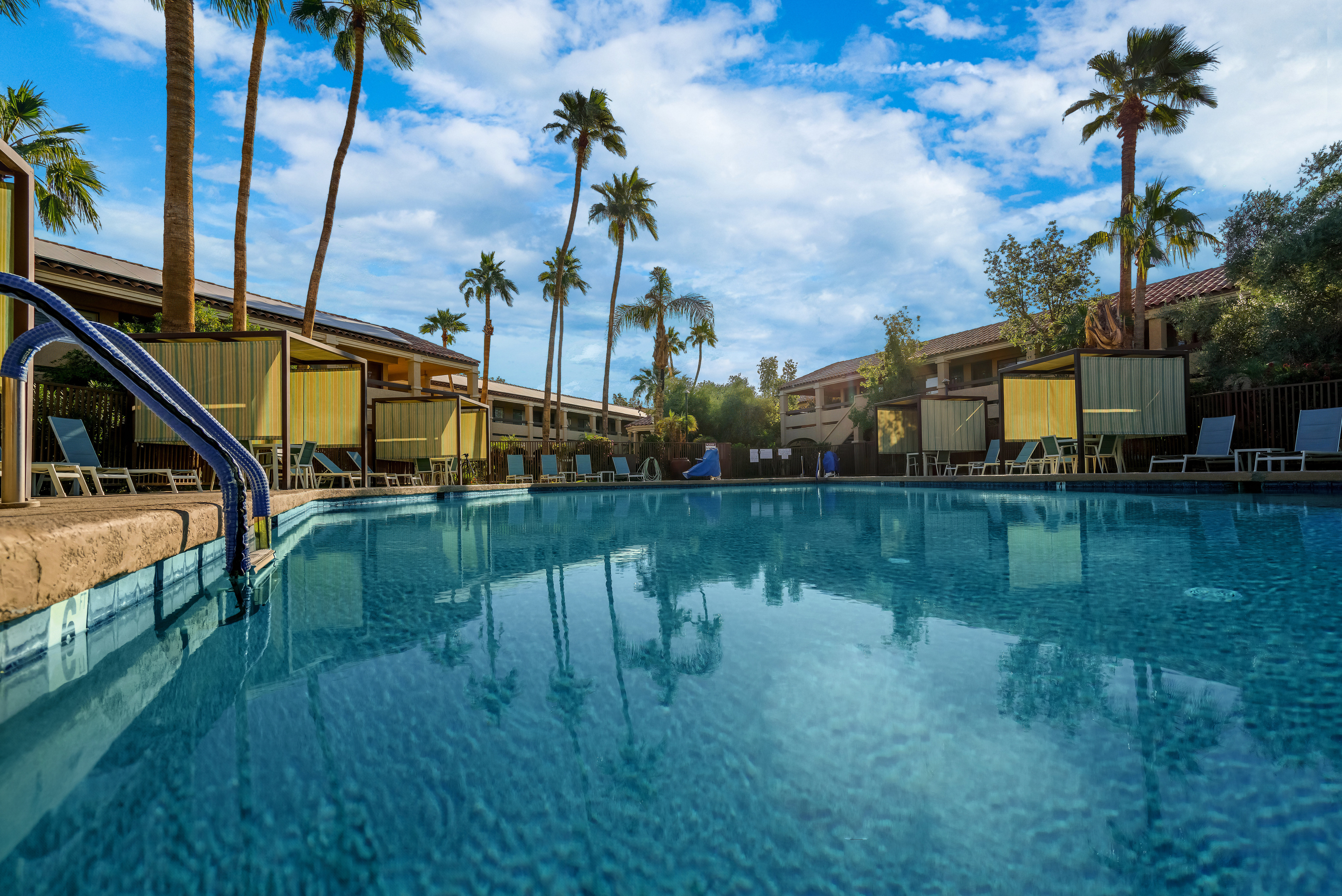 La Fuente Inn Suites 38/65