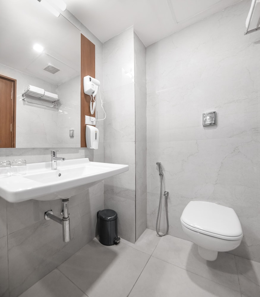 Hotel Turmeric 27/29