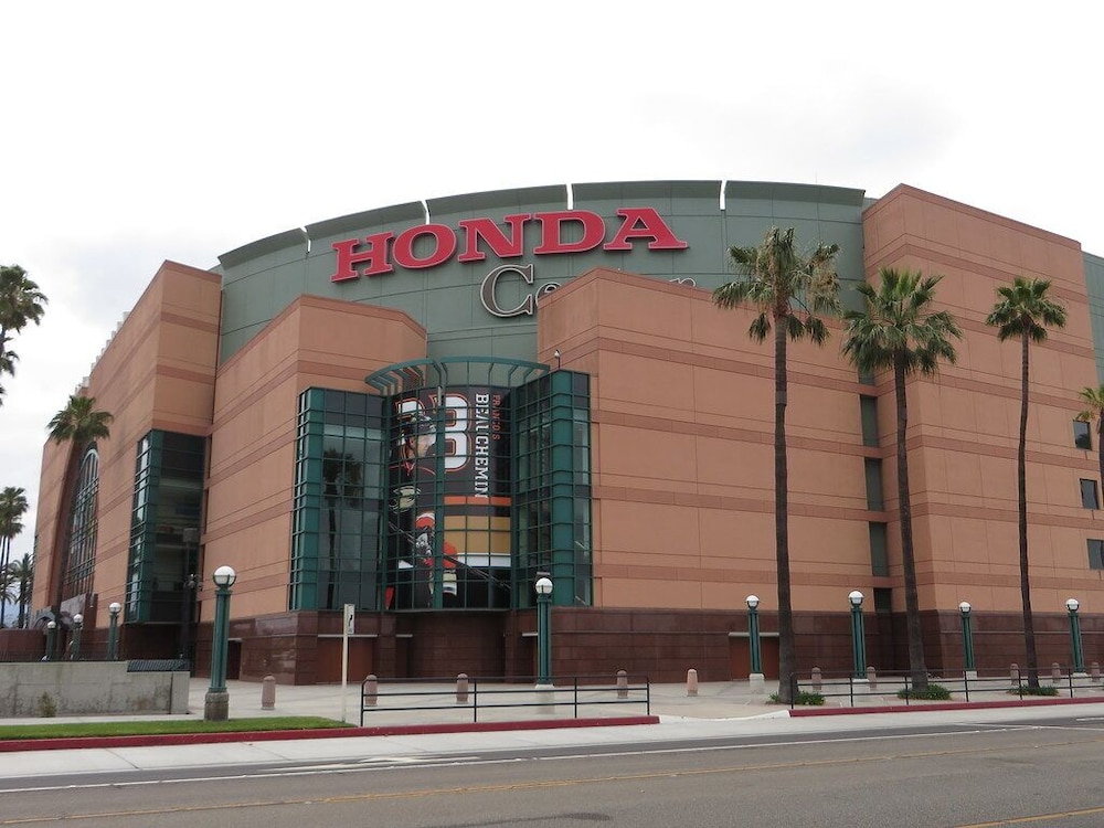 Buena Park Grand Hotel and Suites 6/75
