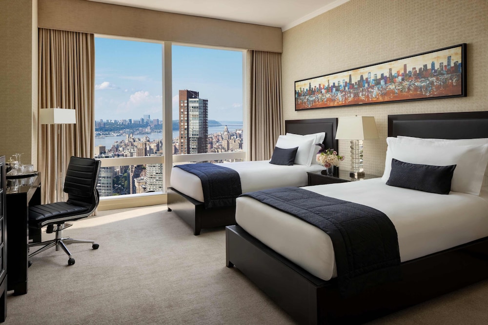ROOM, RIVER VIEW