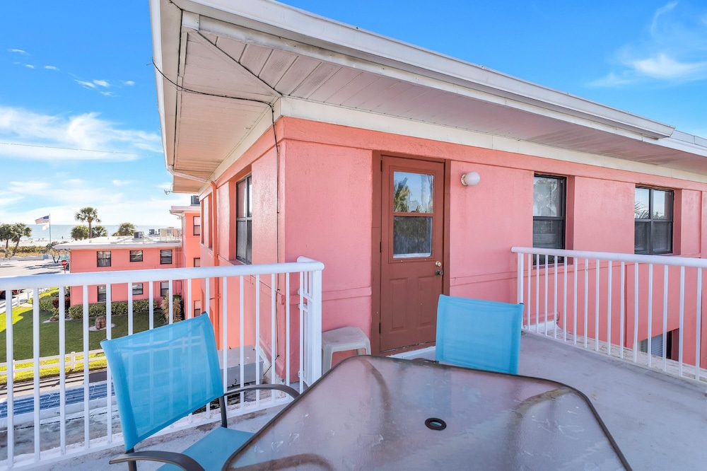 Gulf Winds Resort 4/50