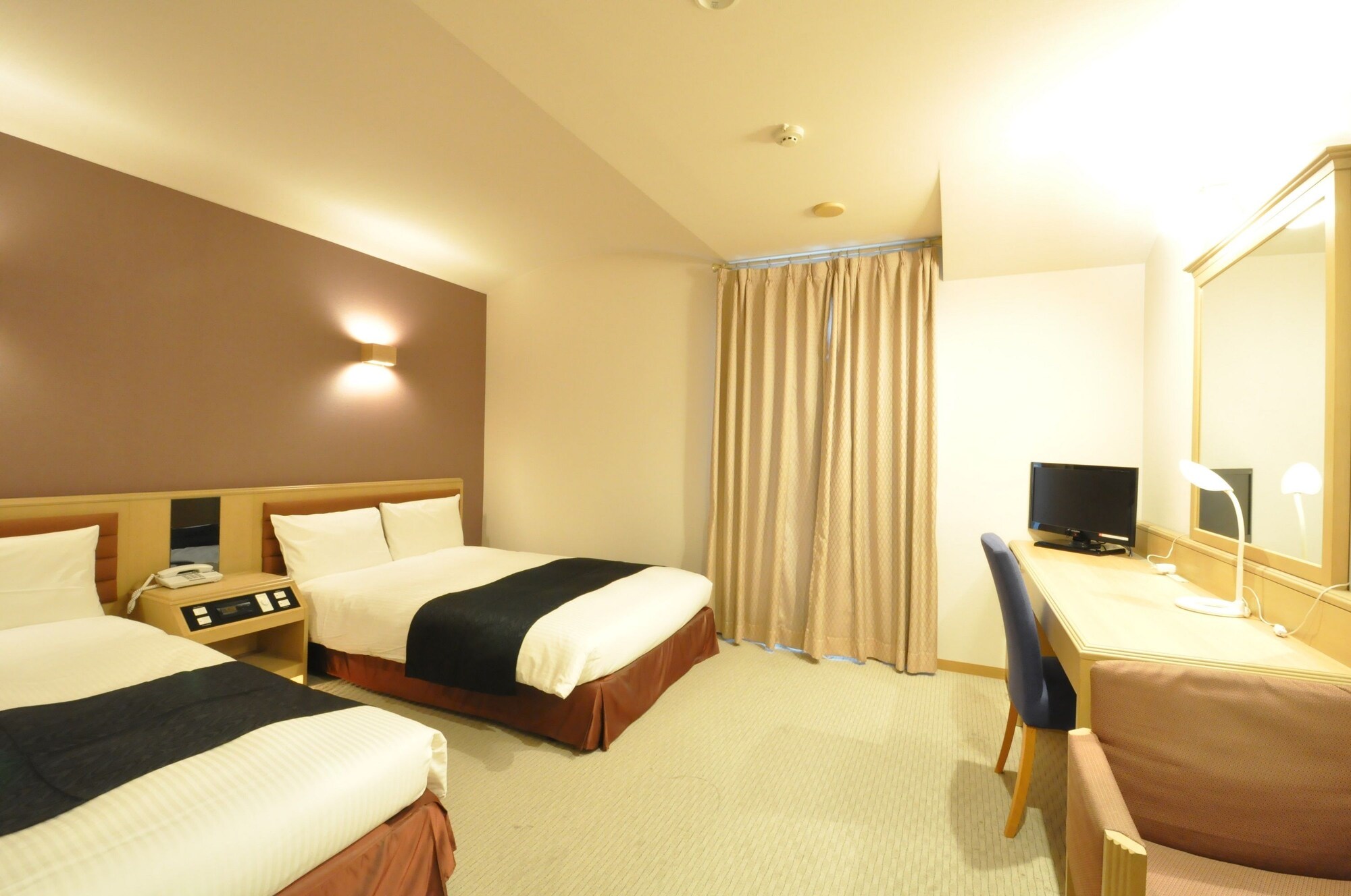ROOM, TWIN BEDS