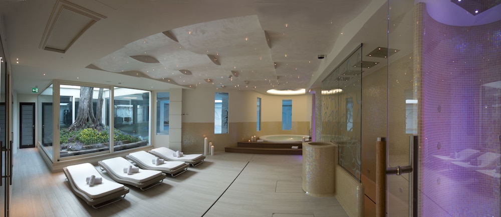 swimming pool spa