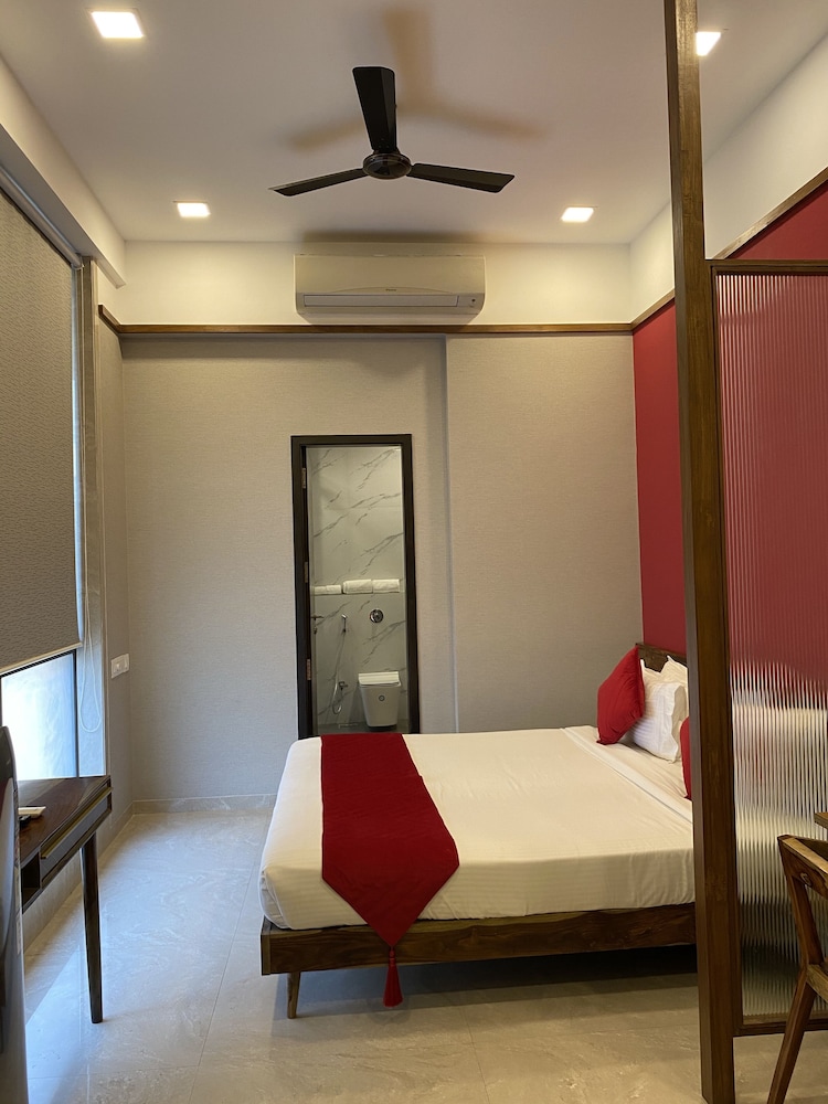 Theory9 Premium Serviced Apartments Khar 17/50