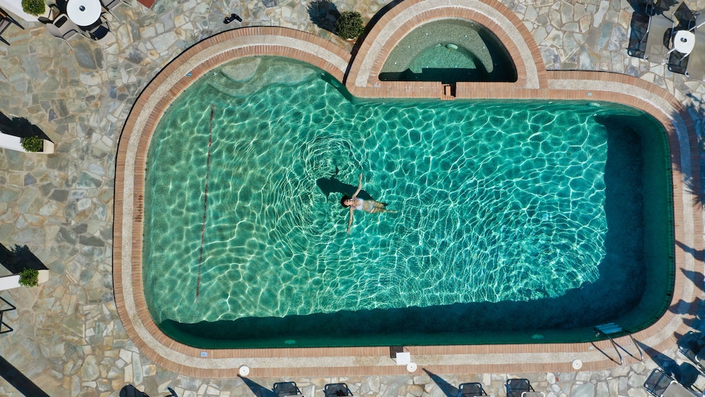 SARANTIS HOTEL 40/69