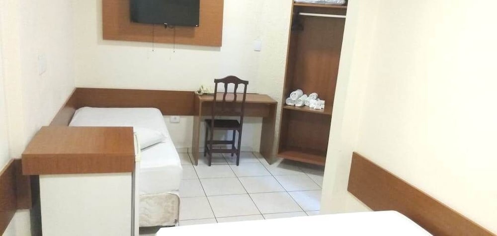 Lelis Hotel 13/16