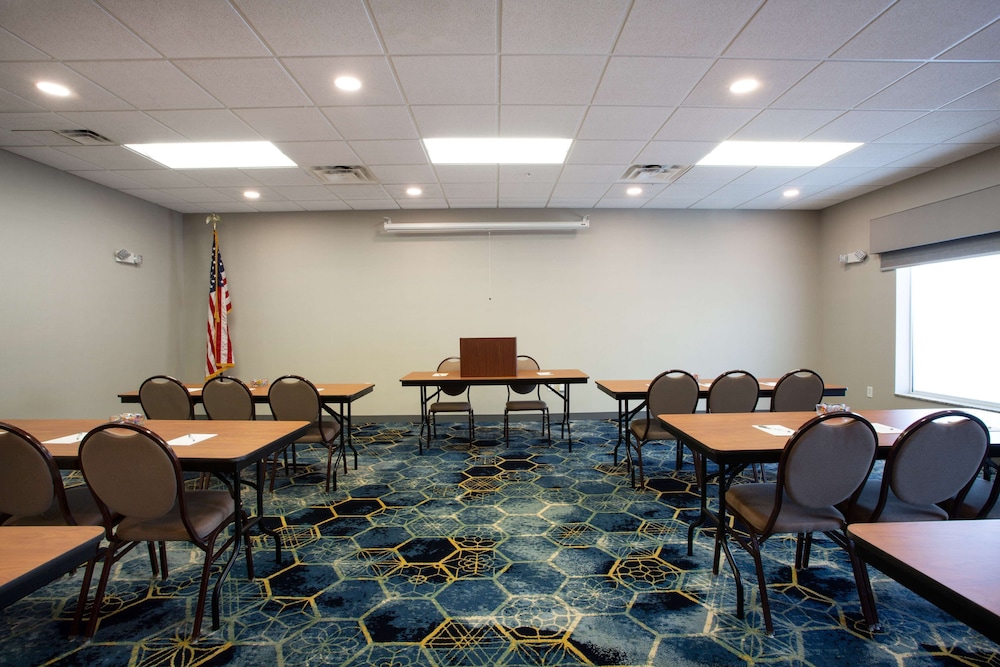 Hampton Inn Watertown 44/47