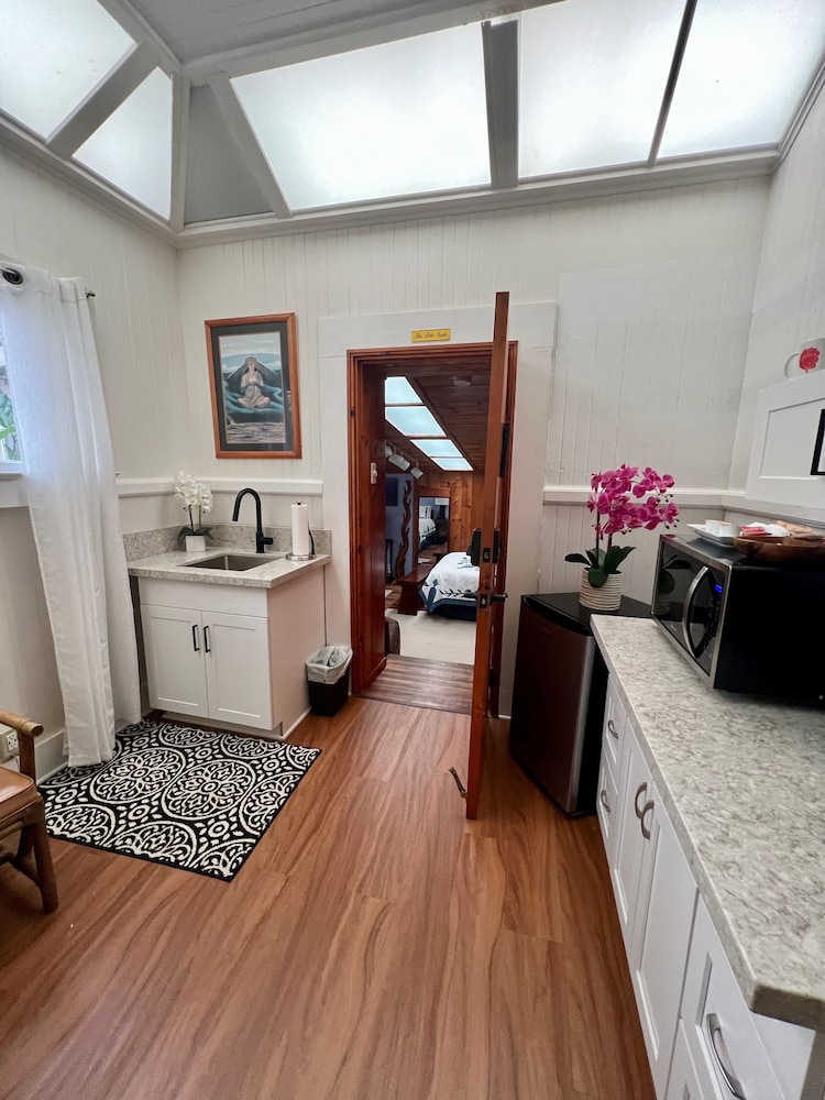 Aloha Junction Guest House 33/50