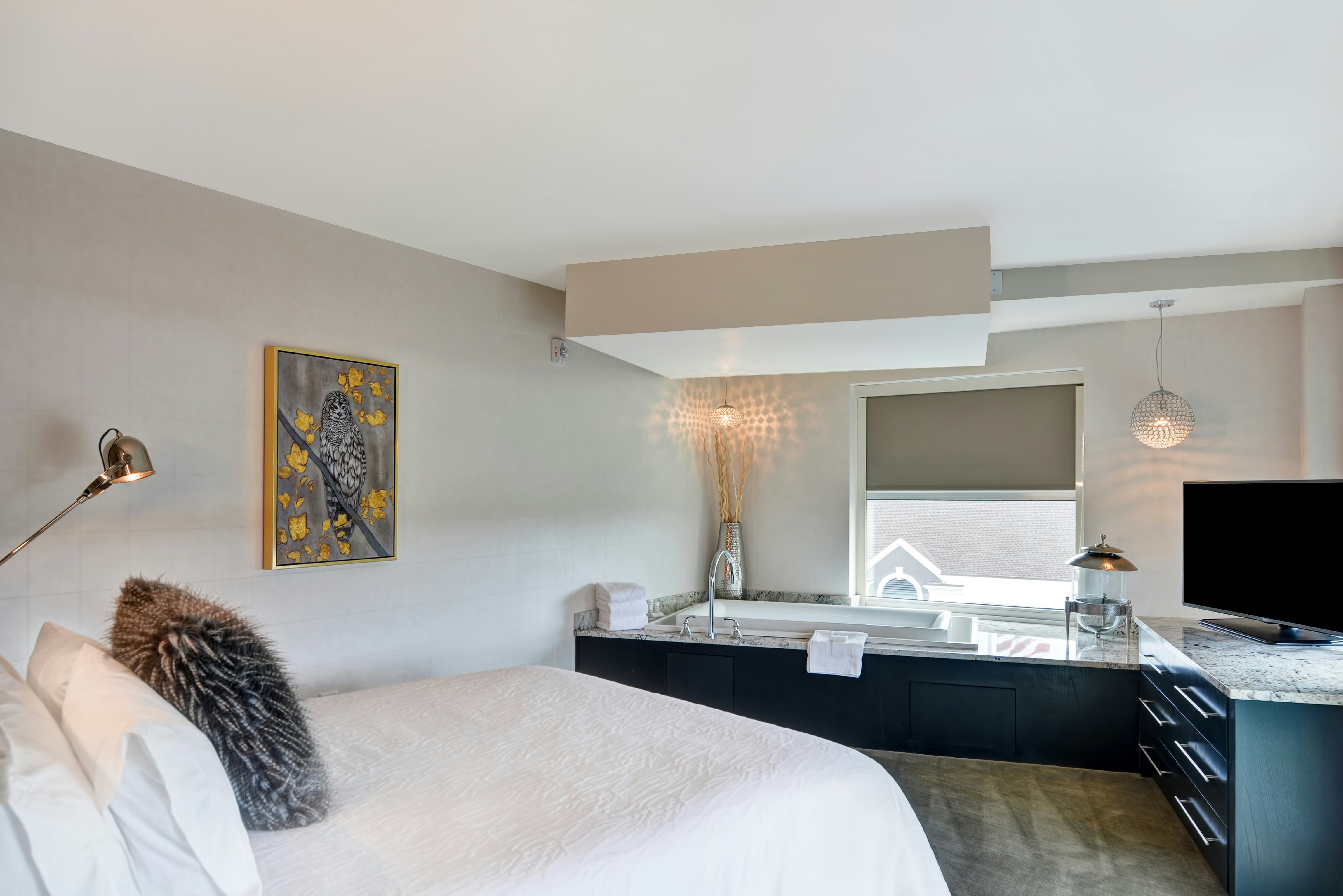 1 BEDROOM, SUITE, KING BED
