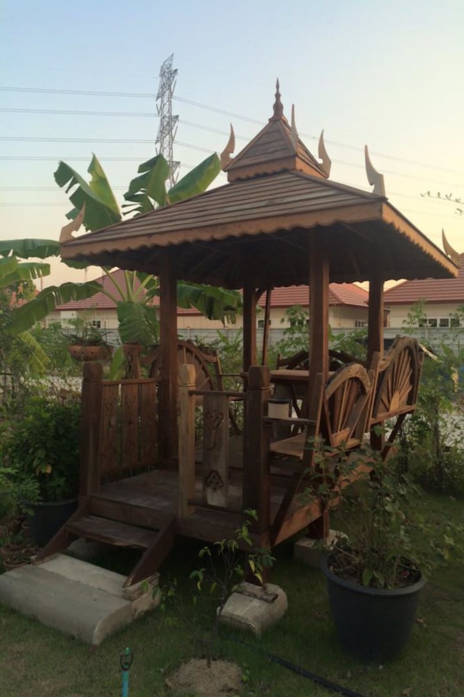 Pt House Resort 7/42