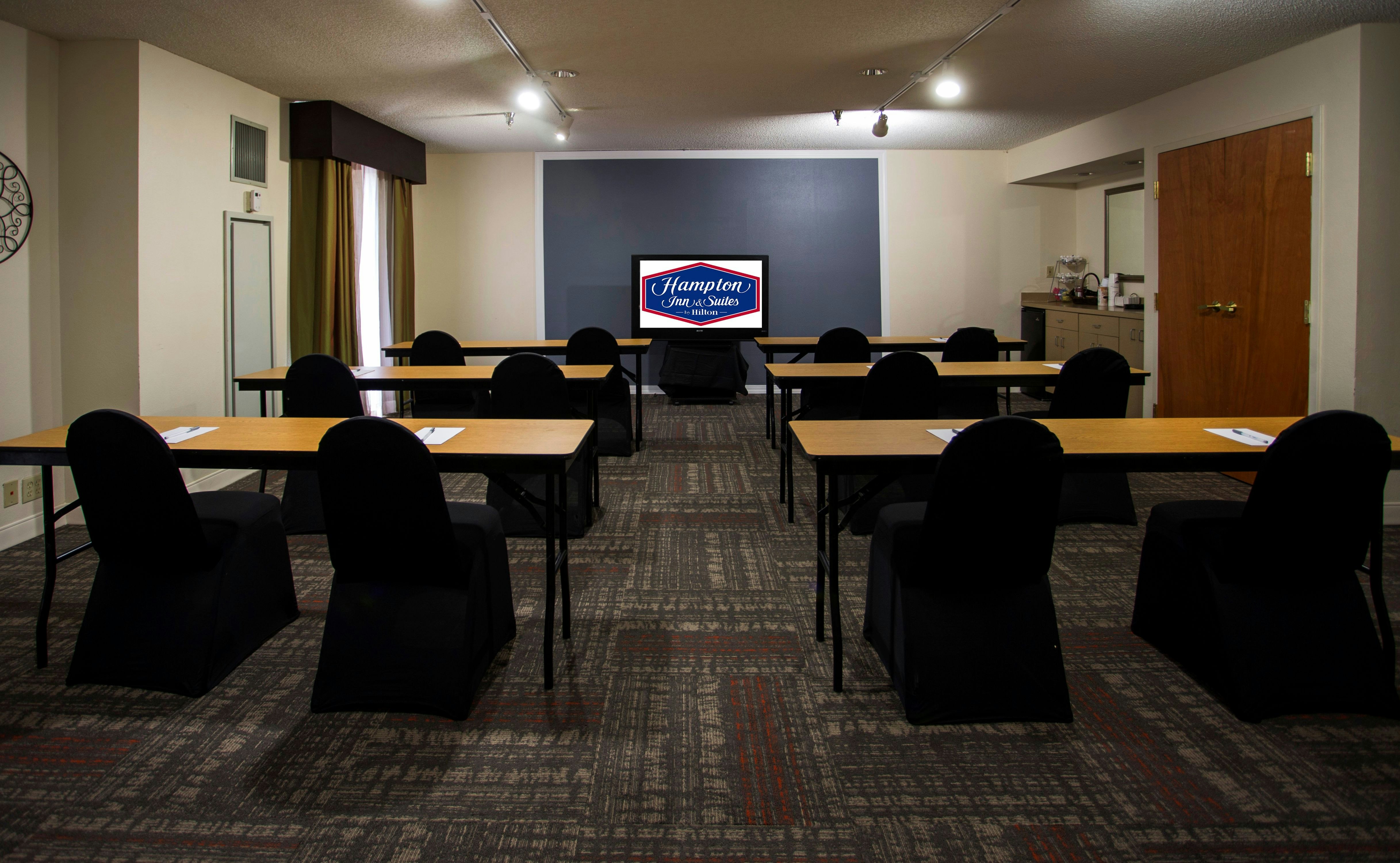 Hampton Inn and Suites Valdosta Conference Center 20/25