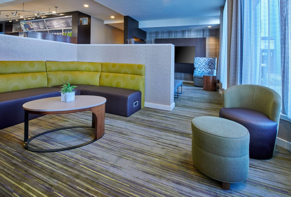 Lobby at Courtyard Indianapolis Castleton, INDIANAPOLIS - IN