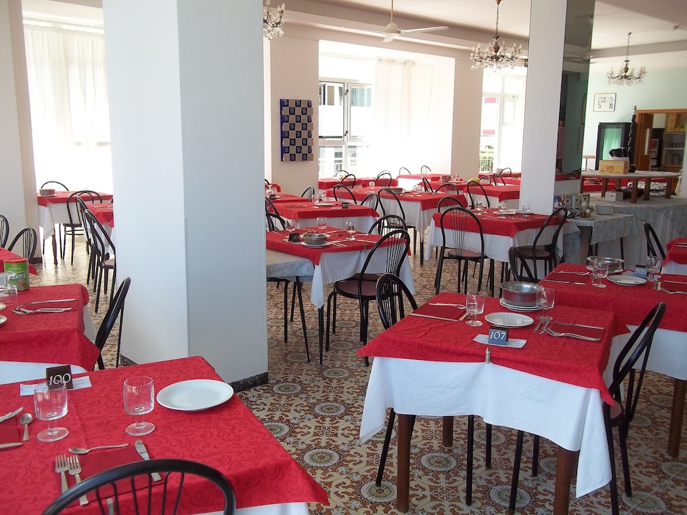 Hotel Italia 31/50