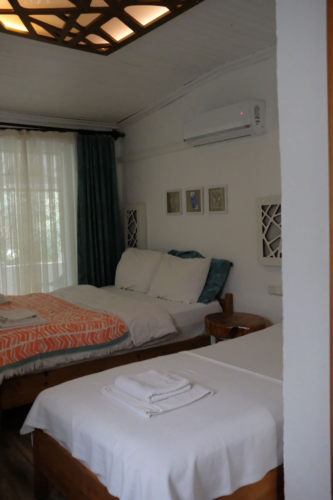 Ceneviz Hotel 3/43