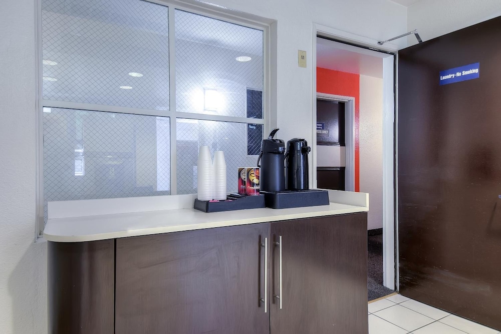 Motel6 San Diego, CA - Downtown 6/50