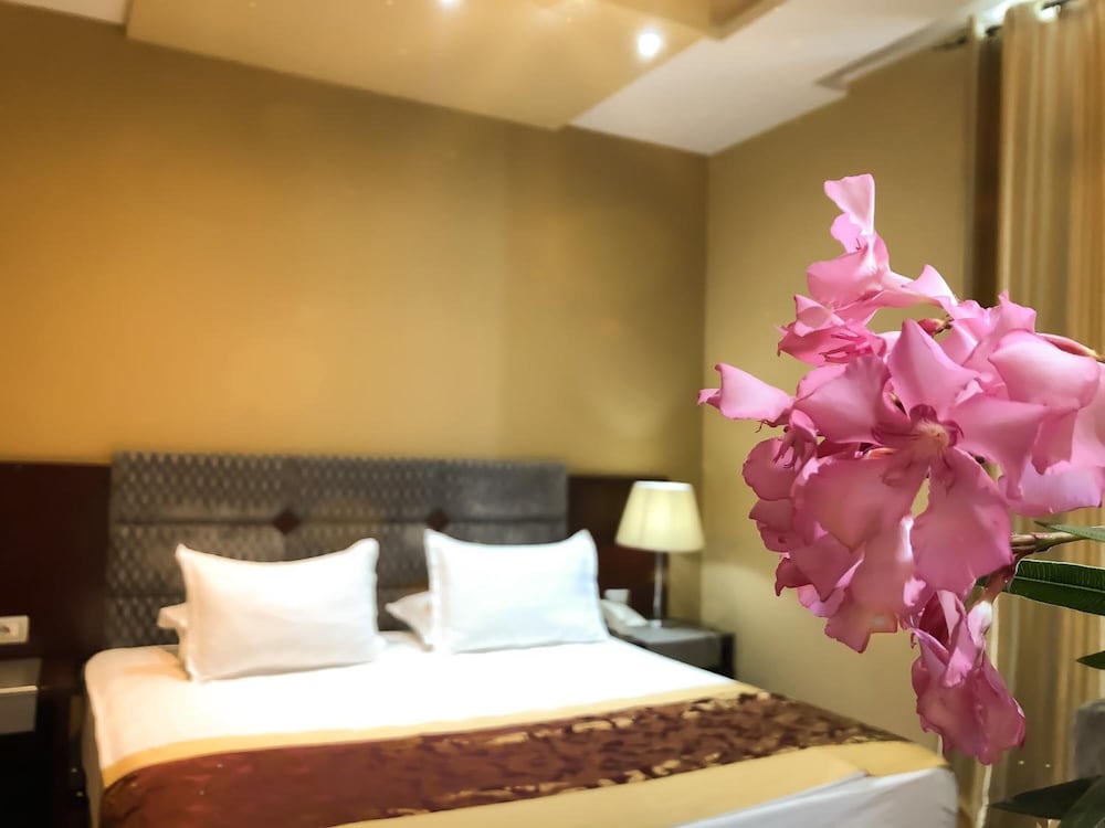 Kompleksi Arifi Hotel 10/50