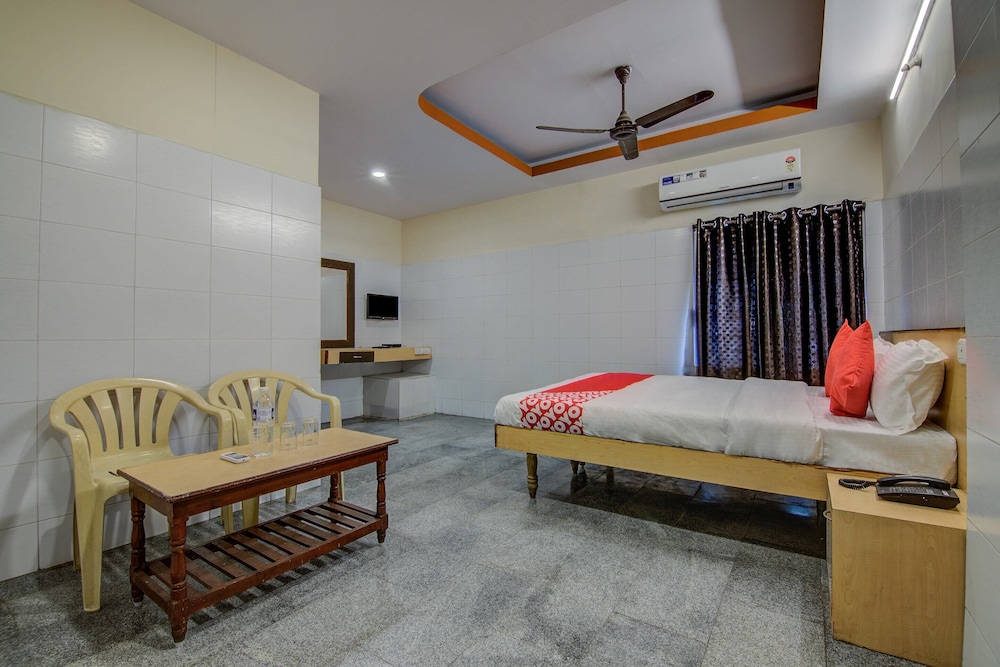 OYO 14669 Mayur's Residency 21/25