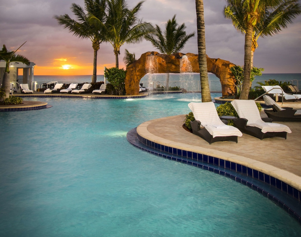Trump International Beach Resort 4/116