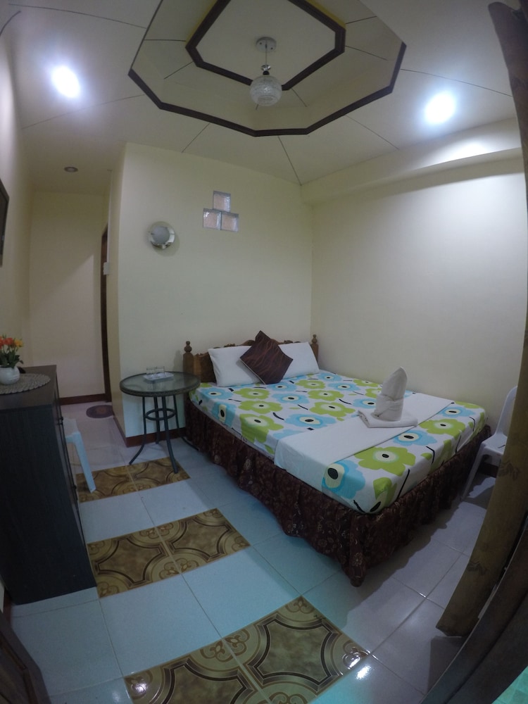 D Lucky Garden Inn 15/48