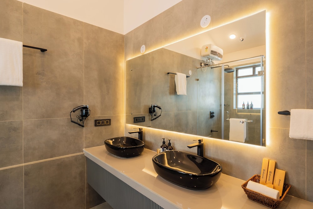 ELIVAAS Villa Paraiso 4 BHK with Pool and Bar 34/35