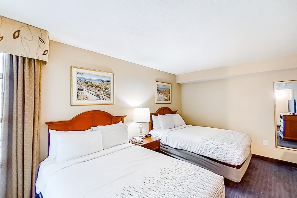 2 BEDROOMS, CONDO, OCEAN FRONT