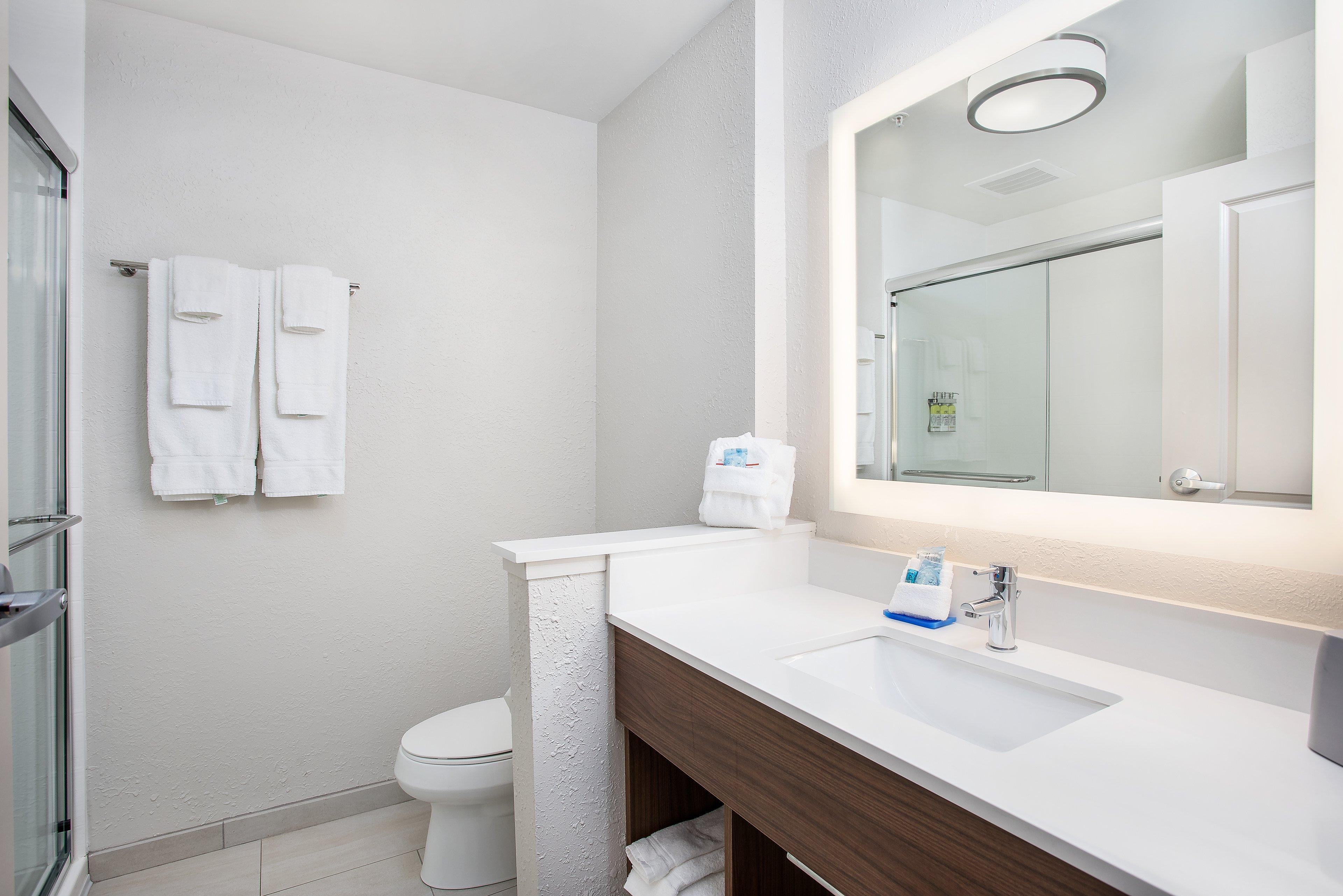 غرفة بسرير كينج، Holiday Inn Express & Suites Lexington W - Versailles 2/2