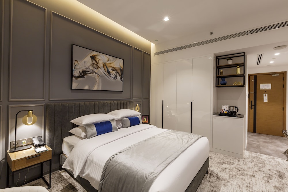 EXECUTIVE, KING BED