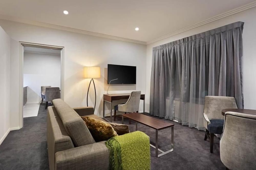 Attika Hotel 26/38