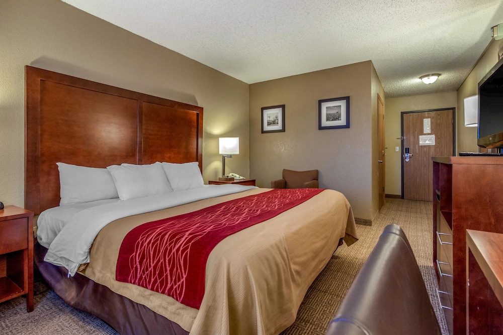 Comfort Inn and Suites Hays I-70 9/46