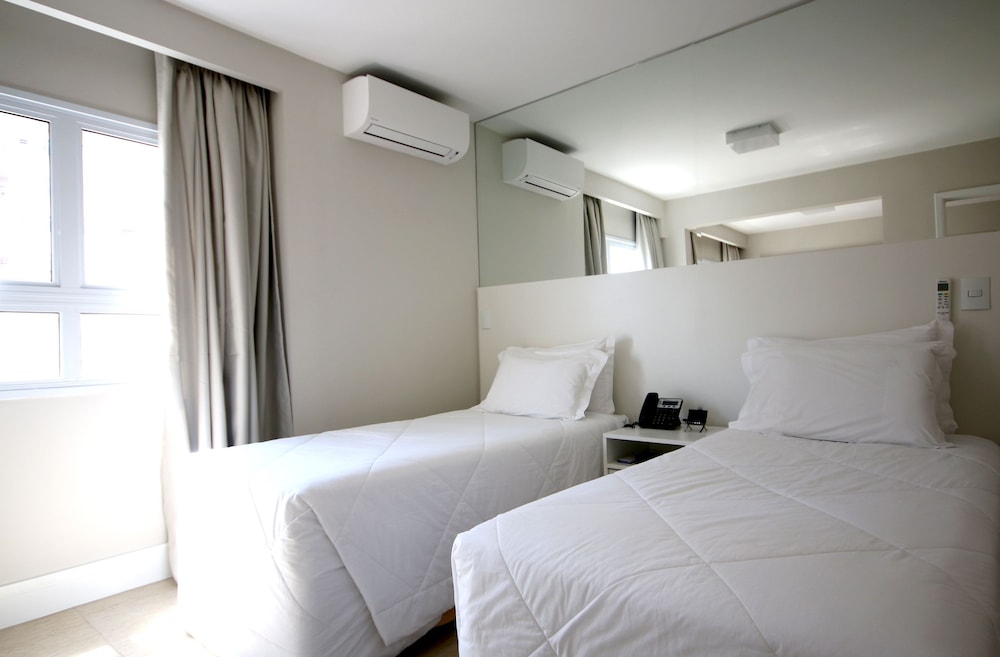 SUPERIOR, STUDIO, TWIN BEDS