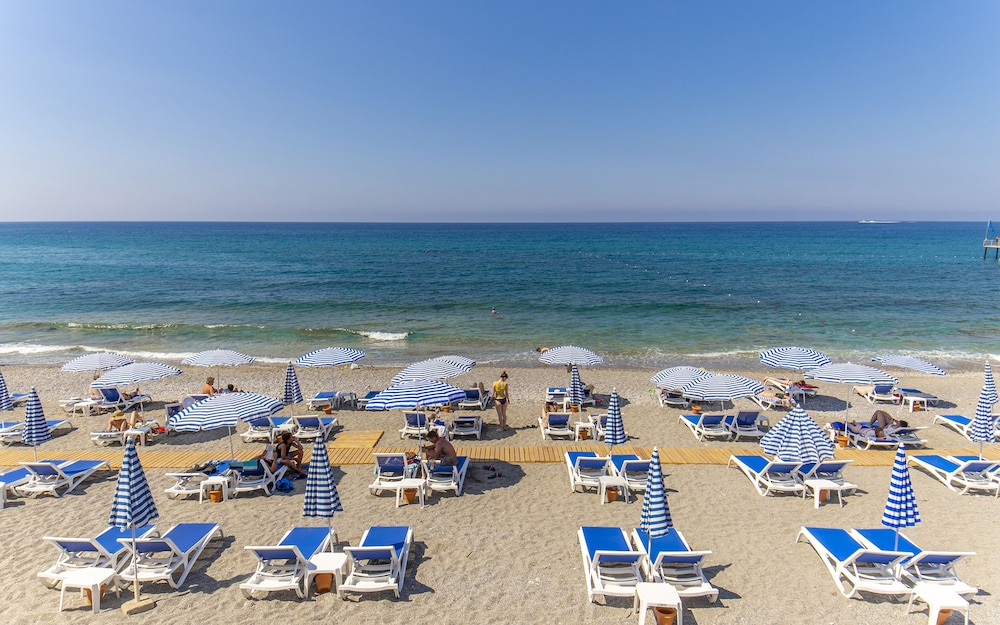 Relax Beach Hotel 43/50