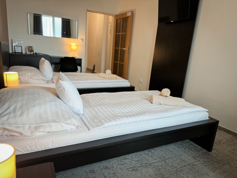 COMFORT, TWIN BEDS