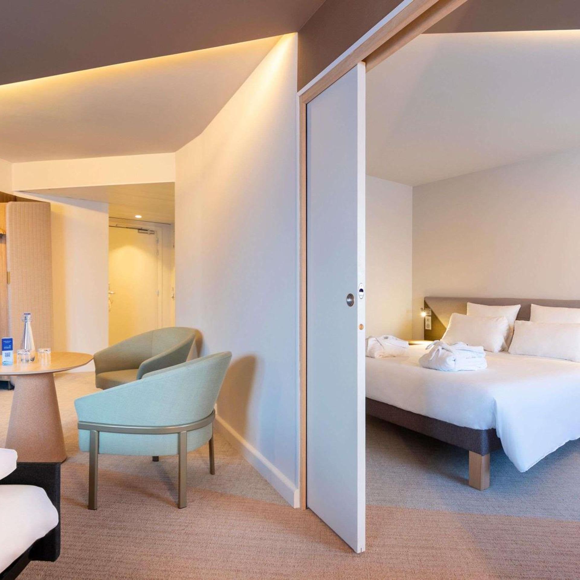جناح سوبيريور بسرير مزدوج مع أريكة، Novotel Paris Orly Rungis 2/5