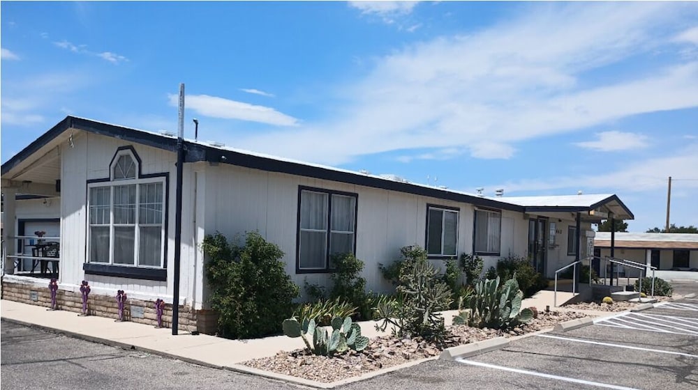 Rose's Motel 2/50