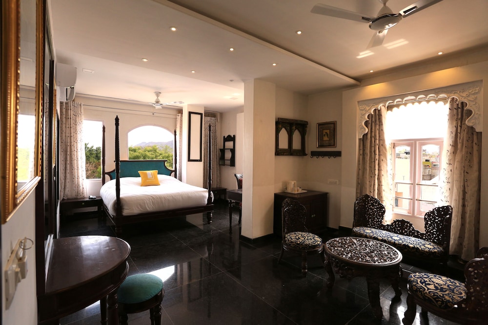 Bloom Boutique Udaipur (Lake Pichola) 45/50