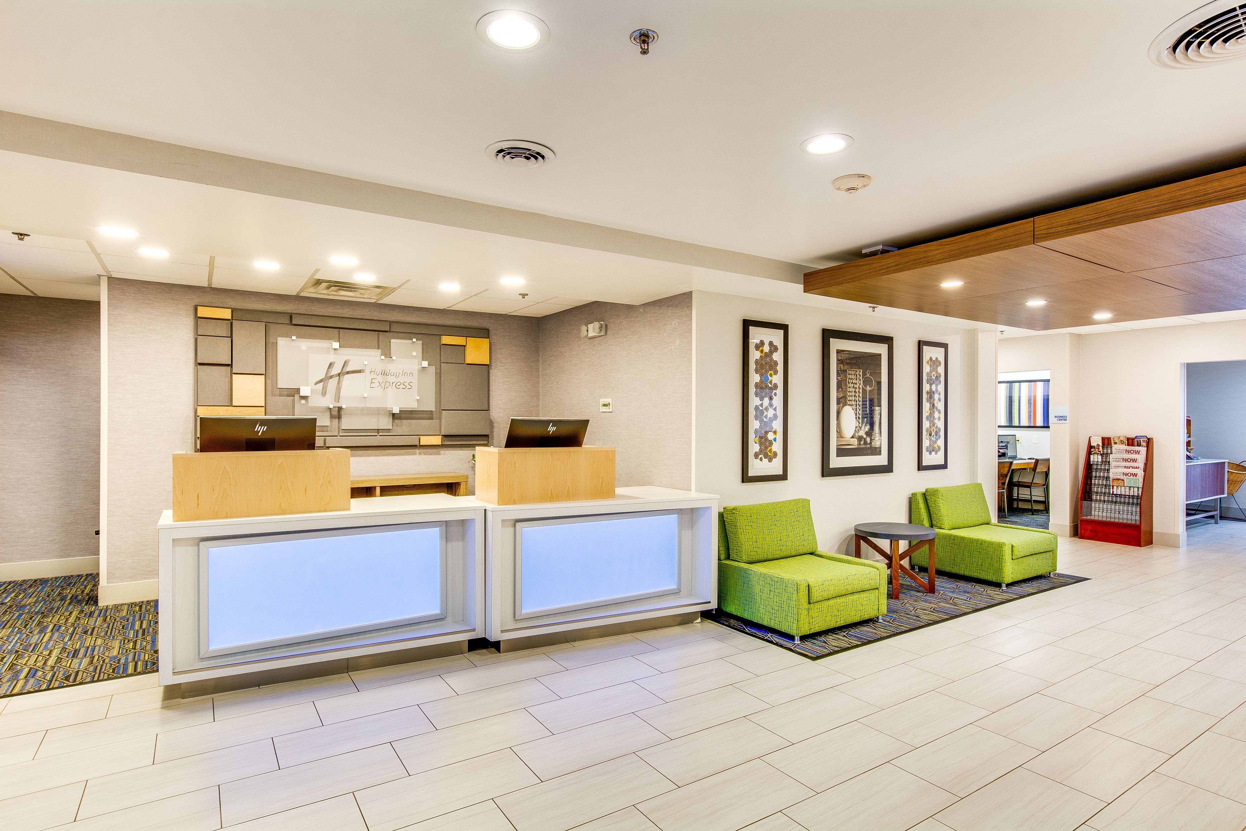 Holiday Inn Express Vincennes 8/54