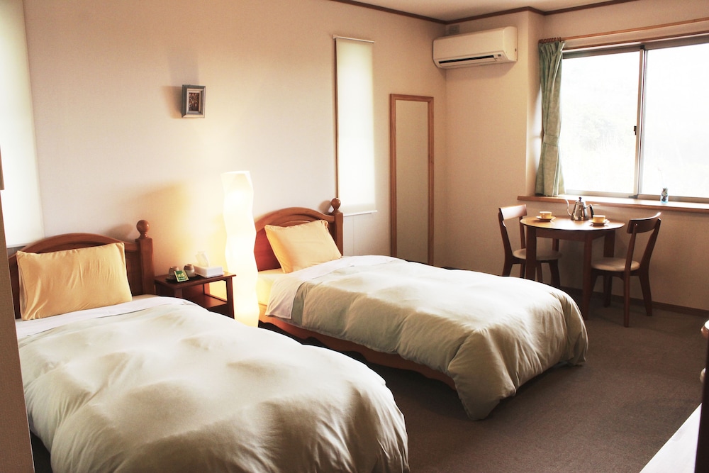 Western, Twin Beds